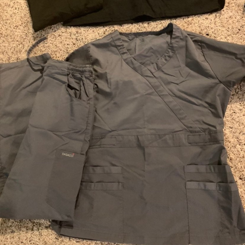 Scrubs bundle - Picture 2 of 5